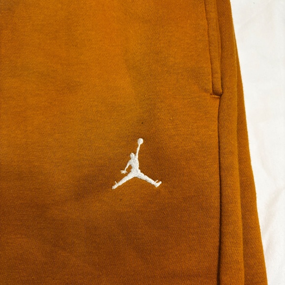 Jordan (Nike) Men's British Tan/Orange Essentials Joggers Size M - Picture 5 of 9